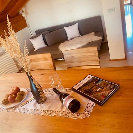 Engadiner Apartments & Wines Montagna Buitenkant foto