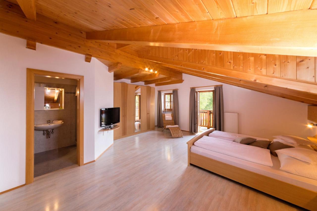 Engadiner Apartments & Wines Montagna Buitenkant foto