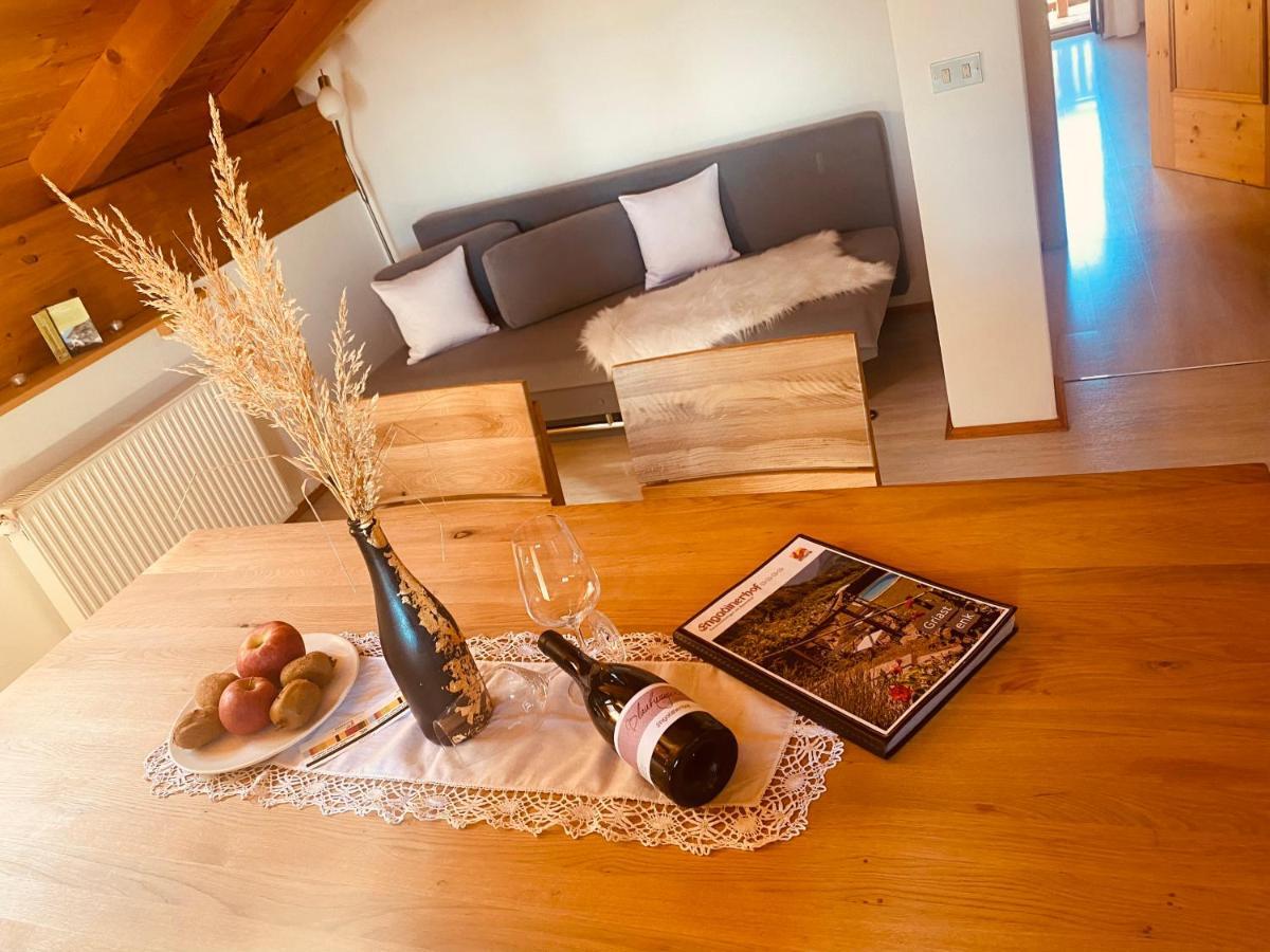 Engadiner Apartments & Wines Montagna Buitenkant foto