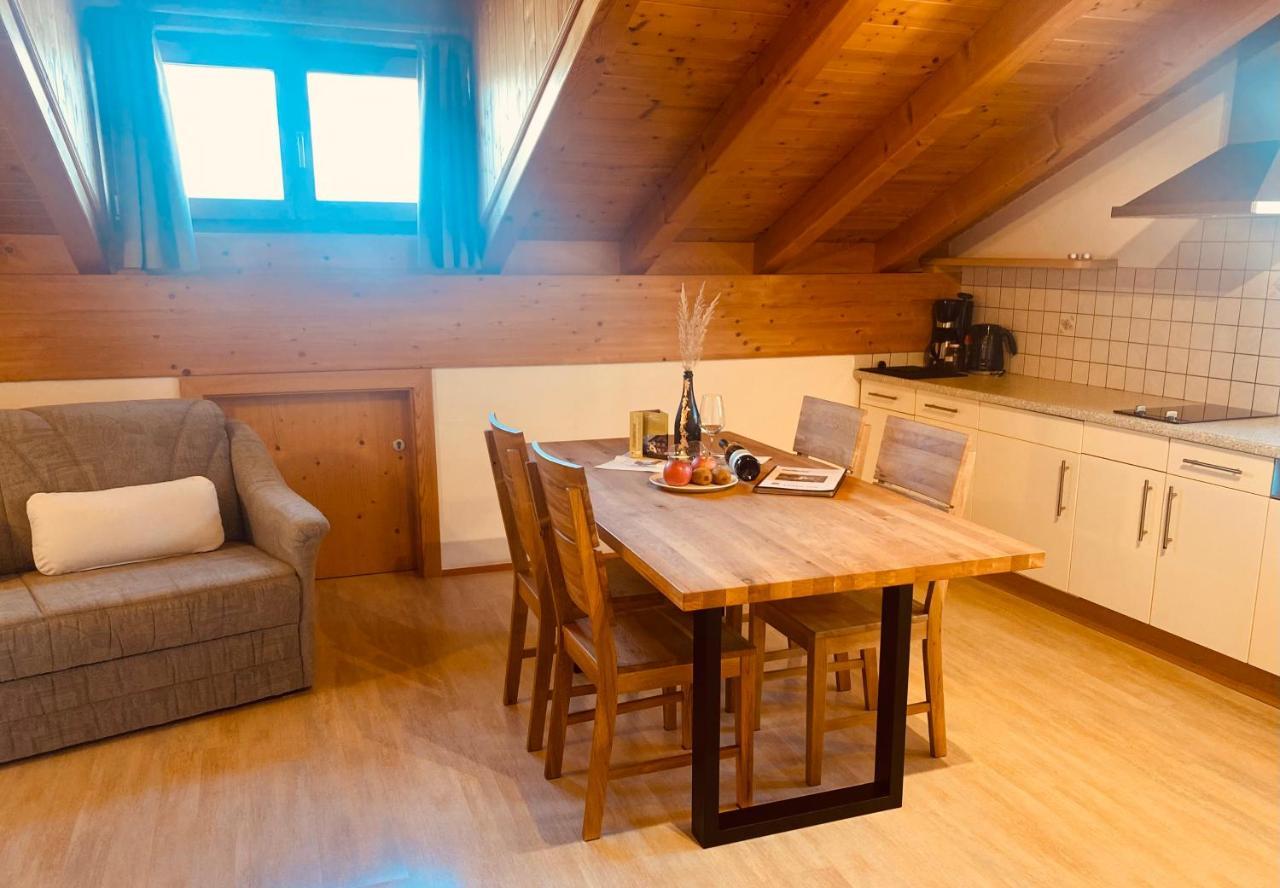 Engadiner Apartments & Wines Montagna Buitenkant foto