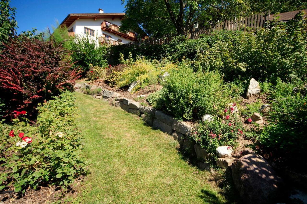 Engadiner Apartments & Wines Montagna Buitenkant foto
