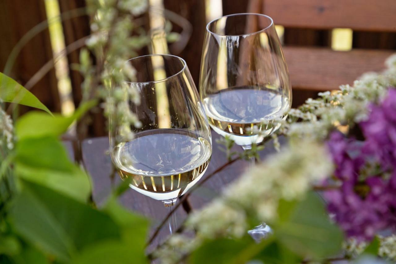 Engadiner Apartments & Wines Montagna Buitenkant foto