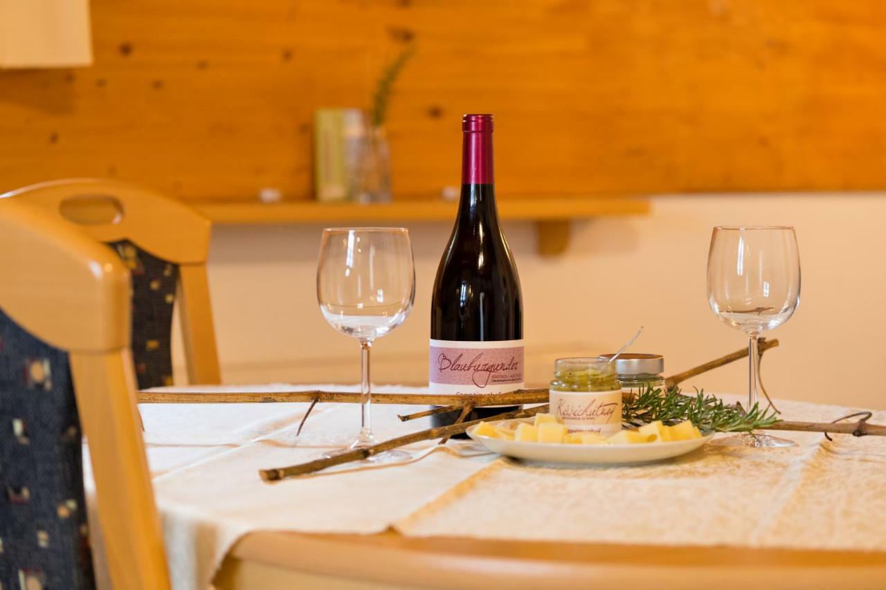 Engadiner Apartments & Wines Montagna Buitenkant foto