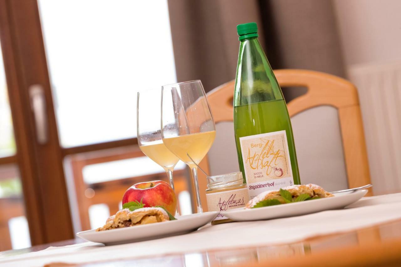 Engadiner Apartments & Wines Montagna Buitenkant foto