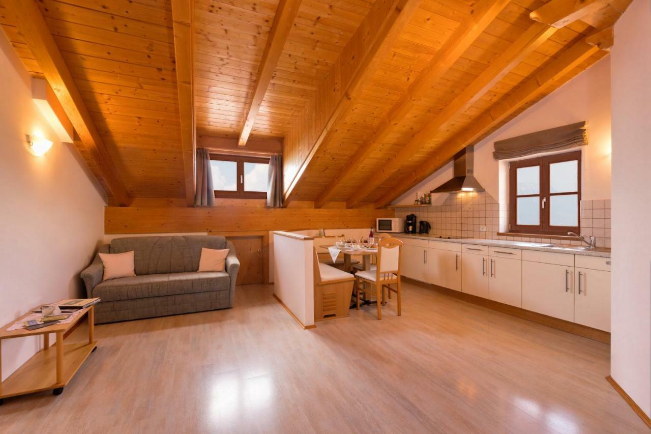 Engadiner Apartments & Wines Montagna Buitenkant foto